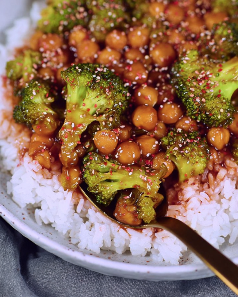 GARLIC BROCCOLI STIR FRY WITH CHICKPEAS